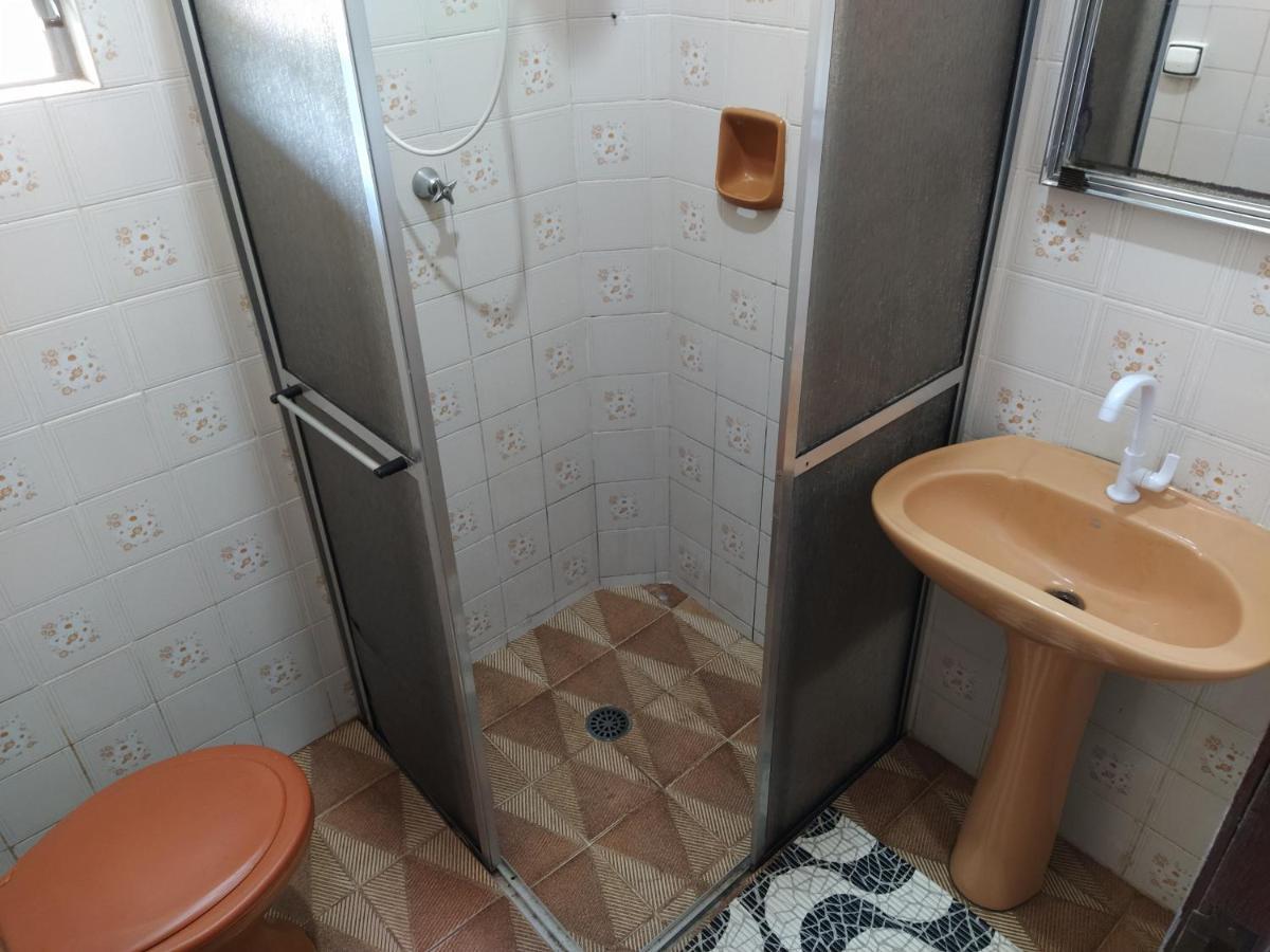 Pousada Chapéu de Sol, 400 metros da Praia, no centro, com estacionamento Ilha Comprida Esterno foto